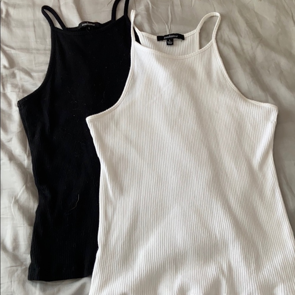 2 tank tops black and white